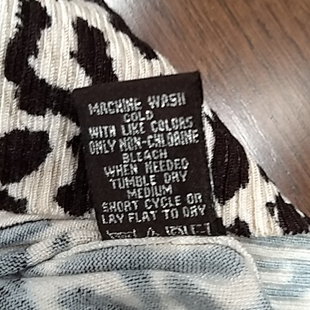Linda Matthews Cardigan - Picture 6 of 6